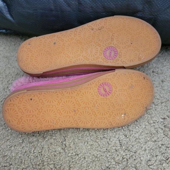 UGG Rylan Slippers Limited Edition Fuschia Inside/Outdoor Size 7 - Picture 2 of 8